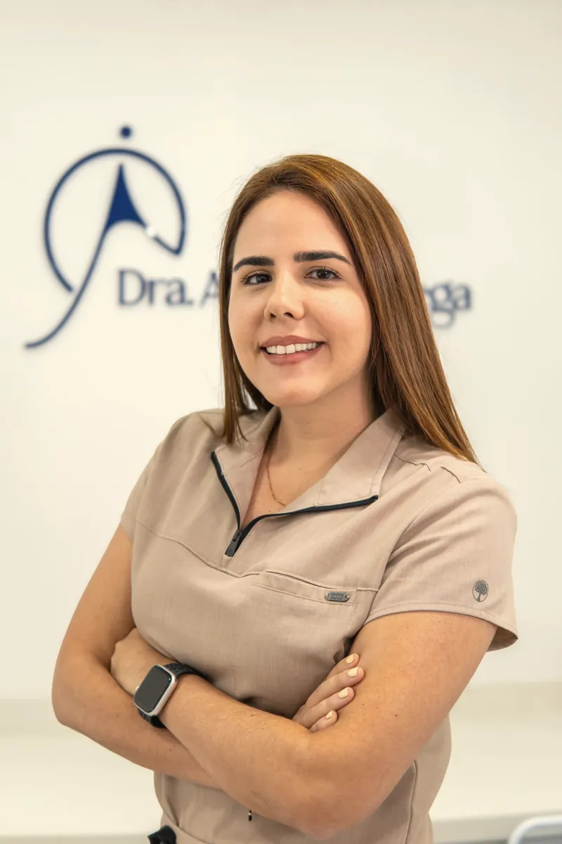 Retrato de la Dra. Arlette Ortega, médica estética en Bucaramanga