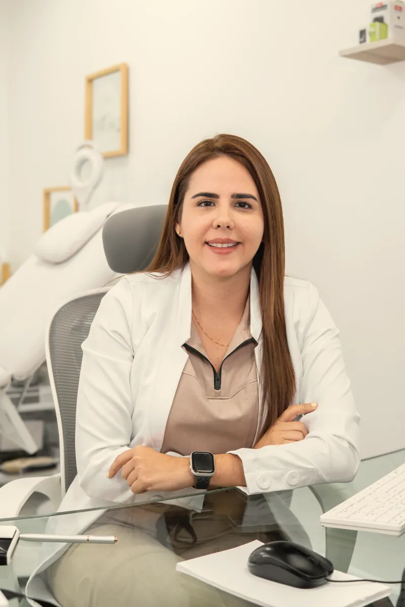 La Dra. Arlette Ortega en su escritorio