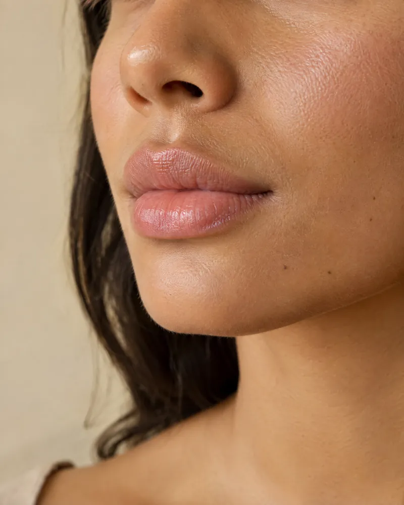 Labios y ojeras